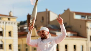 Jul allume le chaudron olympique à Marseille devant 150 000 personnes
