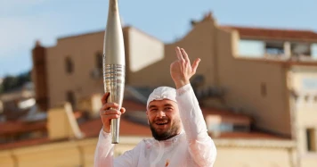 Controverse sur le choix de JUL comme porteur de la flamme olympique