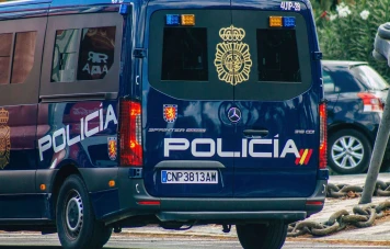 Une adolescente suisse retrouvée en Espagne : Élevée dans la forêt, elle souffre d'un déficit intellectuel