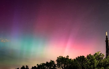 Observation exceptionnelle d'aurores boréales en France grâce à une tempête solaire