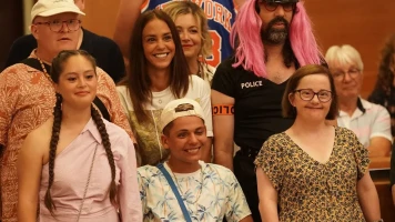 Artus célèbre la présence de ses acteurs handicapés à Cannes