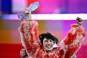 Nemo remporte l'Eurovision '24, premier lauréat non binaire dans un contexte de tensions