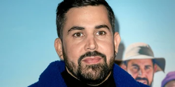 Acteurs de 'Un p'tit truc en plus' sans vêtements de luxe à Cannes