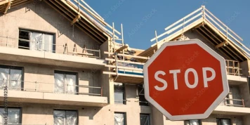 Crise du logement en 2024: Baisse des réservations et hausse des coûts de construction
