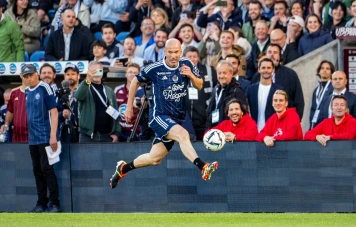 Les légendes du club de Bordeaux triomphent lors du match de gala célébrant le centenaire du Parc Lescure