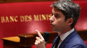 État d'urgence en Nouvelle-Calédonie: Macron et Attal gèrent la crise