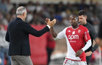 Mohamed Camara cache le logo anti-homophobie: Controverse et sanctions à Monaco