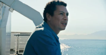 La Mer au Loin: Un Voyage Émouvant d'Immigration à Marseille par Saïd Hamich