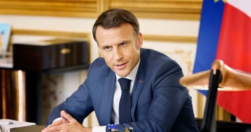 Macron défend la politique économique de la France malgré les crises