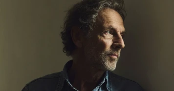 Comédien de 63 ans remporte le Molière, partage anecdotes de carrière