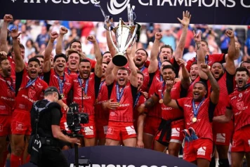 Toulouse Triomphe en Finale de Coupe des Champions, Antoine Dupont Brille
