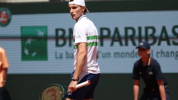 Ugo Humbert éliminé à Roland-Garros; Caroline Garcia avance