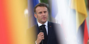 Macron appelle à voter pour protéger la démocratie face à l'autoritarisme