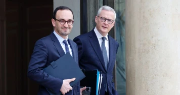 Réduire le coût du 'millefeuille administratif' en France: Simplification et Délégation