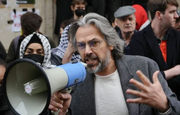 Aymeric Caron présente un film sur Gaza à l'Assemblée nationale