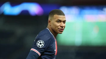 Kylian Mbappé renouvelle son contrat avec le PSG jusqu'en 2022 malgré l'offre du Real Madrid