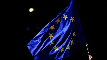 Valérie Hayer mobilise pour les élections européennes, Macron en difficulté