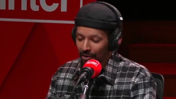 Solidarité humoristique: Waly Dia défend Guillaume Meurice sur France Inter
