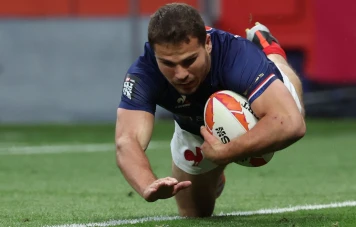 Finale du Tournoi de Rugby à Madrid: France en Force, Dupont Brille