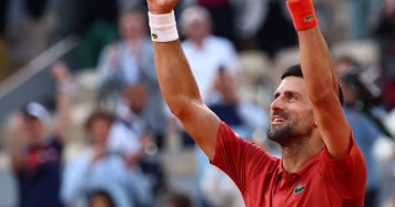 Novak Djokovic triomphe dans un match épique de 4h39 à Roland-Garros