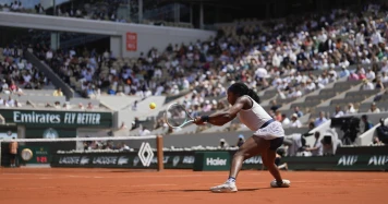 Roland-Garros: Atmosphère Glaciale et Gradins Vides Malgré Matchs Prestigieux