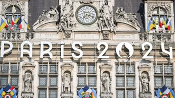 Ghislaine assiste à un match de volleyball grâce à la billetterie sociale de Paris 2024