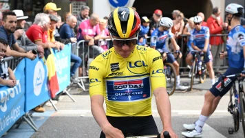 Evenepoel reste leader malgré chute au Critérium du Dauphiné