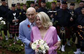 Centenaire Harold Terens épouse Jeanne Swerlin à Carentan-les-Marais
