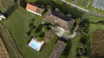 Détection IA de 140K piscines non déclarées augmentant les taxes locales