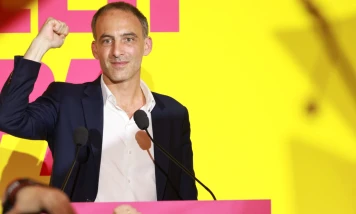 Raphaël Glucksmann: Victoire Perdue, Macron Dissout l'Assemblée Nationale