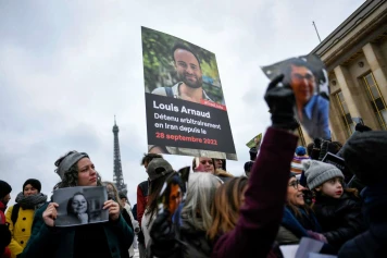 Louis Arnaud libéré d'Iran, Macron demande la libération des trois autres