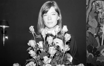 Mort de Françoise Hardy : « La pop est morte »… Une pluie d’hommages à l’icône des sixties