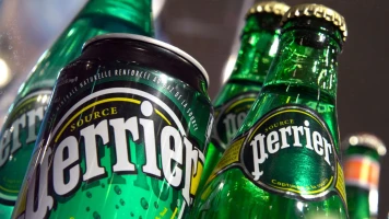 Production suspendue à l'usine Perrier: Questions sur l'exploitation des sources