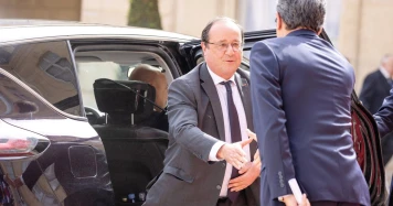 Hollande annonce sa candidature aux législatives pour le Parti Socialiste