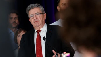 Mélenchon défend les décisions du Nouveau Front populaire malgré les controverses