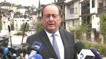 Crise à LFI: Mélenchon écarte opposants, Hollande surprend en Corrèze