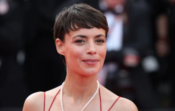 Bérénice Bejo Discusses Youth Extremism on France 2's 'Quelle époque!'