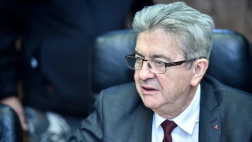 Adrien Quatennens se retire des élections législatives, soutenu par Mélenchon