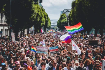 Manifestations en France, controverses politiques et pause tactique à Gaza