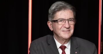 Mélenchon soutient le Nouveau Front populaire malgré la dette de la France
