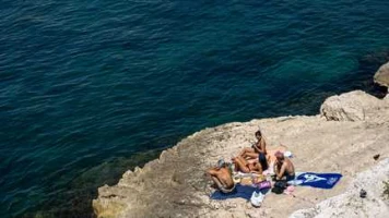 Contre le harcèlement et les violences sexistes et sexuelles, une application pour sécuriser les plages de Marseille