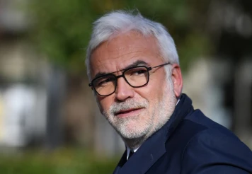 Pascal Praud : L'Audace d'un Ancien Journaliste Sportif Réinventé en Figure Conservatrice