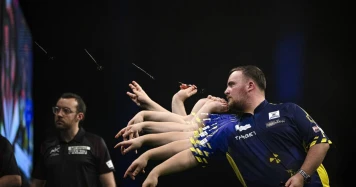 Luke Littler : Le prodige britannique des fléchettes devient champion du monde à 17 ans