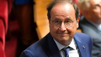 François Hollande défend Emmanuel Macron : Éviter une crise institutionnelle