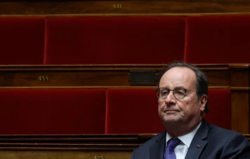 François Hollande soutient Emmanuel Macron : Vers une stabilité institutionnelle