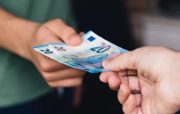 L'Importance des Étrennes en Janvier 2024 : Guide des Montants à Offrir