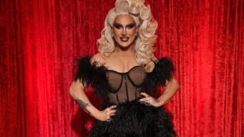 Hommage à The Vivienne : La Drag-Queen Britannique Décédée à 32 Ans