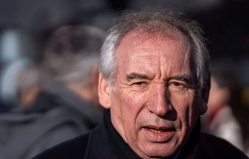 Controverse autour de François Bayrou : Jean-Marie Le Pen qualifié de 'figure de la vie politique'