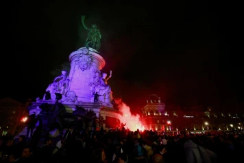 Rassemblements en France pour célébrer la mort de Jean-Marie Le Pen : Réactions et Controverses