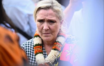 Indignation après la publication d'une photo de Marine Le Pen en pleurs